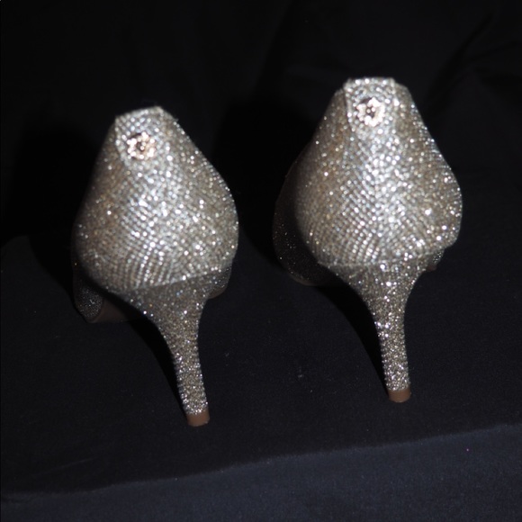 Shoes - Picture 4 of 11